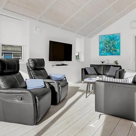 Dom wakacyjny Stunning In Nexo With Sauna *